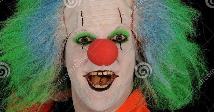 Sebourg : Un clown armé d'un poignard sème la terreur.
