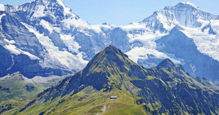 Des skieurs fanatiques tentent de braver le sommet de la Jungfrau