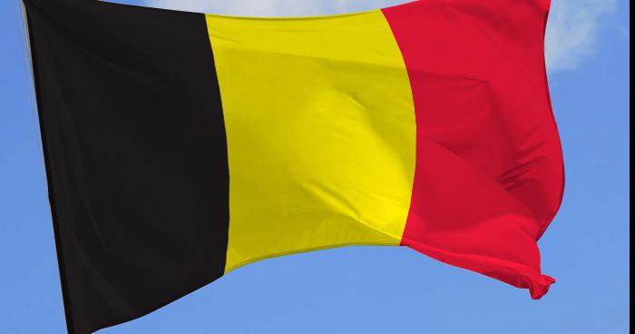La Belgique annonce l'annexion des Pays-Bas d'un commun accord dès 2018.