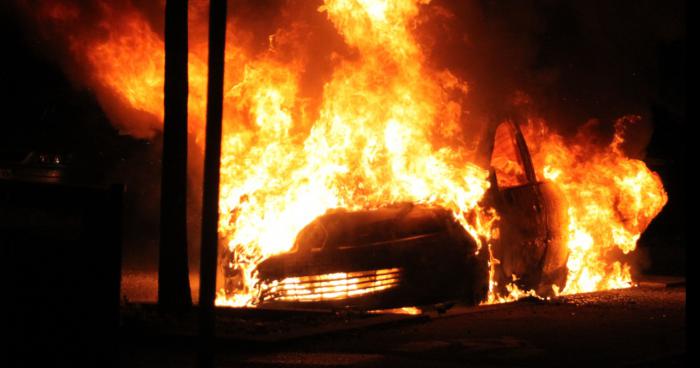 5 voitures brûlée a Reims