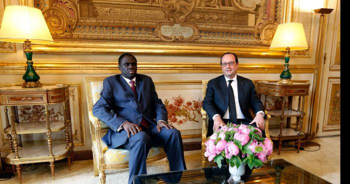Le Président Hollande demande asile à Burkina Faso